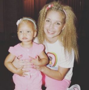 Luciana Abreu Instagram - Hoje é dia de festa 🎉 os anjos cantaram há 14 anos… nasceu a Lyonce.🙏🏼
Que a vida te permita continuar a chorar sempre de alegria, minha filha.♥️