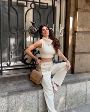 Luciana Sismondi Instagram - Estás en donde debes de estar. Confía en el proceso y sigue porque cada paso que das te acerca más a eso que tanto quieres. Y hablando de pasos... qué tal estos sneakers de @kswissmexico que van perfecto con mi look de @. ¿Les gustan? Los leo!

@brokenheartmx 
Gracias siempre @stylistbyestebanperalta