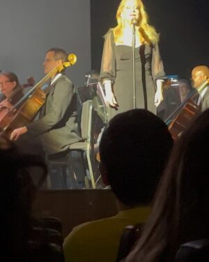 Lucinha Lins Instagram - Ontem, dia 15 de novembro, fiz parte de um espetáculo que reuniu 20 grandes atores cantores acompanhados pela ORQUESTRA SINFONICA PETROBRÁS comemorando 8 anos do Teatro Riachuelo nas mãos da Aventura Produções @aventurateatros 
MUSICAIS IN CONCERT foi escrito e dirigido por Claudio Botelho, que também foi o mestre de cerimônia!
Que privilégio!
Teatro lotado!
Inesquecível para quem estava no palco e na platéia!
Perfeito!
Lindo!
Emocionante!
Jamais esquecerei desse momento único.