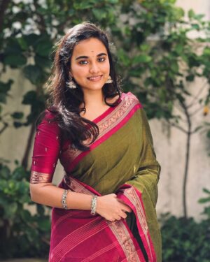 Maanasi G Kannan Instagram - In my chamathu girl phase 🌚❤️

#maanasi #maanasisupersinger #saree #sareegirl