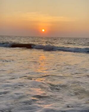 Maanvi Gagroo Instagram - Last sunset of 2024 🥂
Looking back with gratitude, looking forward with hope 🥰🤍
Have a great #newyearseve 🤗🤗
#bye2024 #sunset2024☀️
