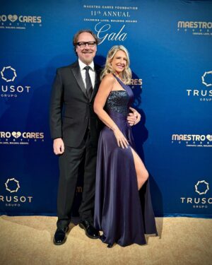 Macarena Tondreau Instagram - Y aquí van algunas fotos de la cena de gala de @marcanthony y su fundación @maestrocares 
Quise usar nuevamente este hermoso vestido de mi querida @makarena_montaner . Eres seca Maquita. El maquillaje y peinado de @bymaacaa Hermoso Maquis! (Puras Macas!!😂) y mi sonrisa radiante como siempre, gracias a @oral_class @ruthsilvabyoralclass Pasamos una noche muy linda y pudimos aportar con un granito de arena para que los niños tengan una mejor oportunidad de vida❤️
@alfalonxo @iamdondani 
#fundacionmaestrocares #gala #look #lookgala #vestidogala #looks #datoslook