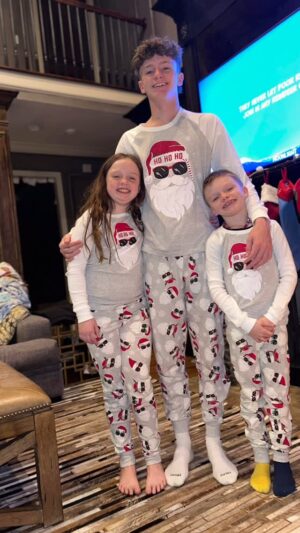 Maci Bookout Instagram - That’s a wrap on Christmas with my crazies! 🫶🏻😎🙏#thingsthatmatter #merrychristmas