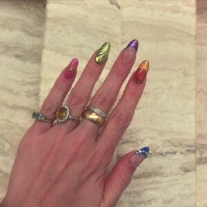 Madeline Brewer Instagram - work/life balancing 👁️❤️‍🔥
