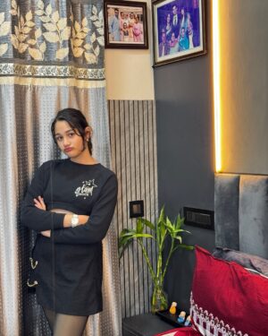 Maisha Dixit Instagram - Winters ahead 🤭🌨️❄️