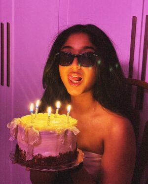 Maitreyi Ramakrishnan Instagram - Merry Maitreyimas (est. 2001)🥳🎁