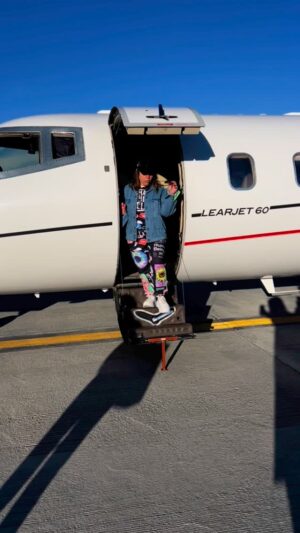 Malena Guinzburg Instagram - Y un día, de pronto, me sentí Wanda (no por los quilombos) y me subí a un avión privado espectacular!
Gracias @southamericanjets porque ese vuelo fue maravilloso. Nunca pensé que tomar un vuelo podía ser tan rápido. Sin filas, acomodándose a tus necesidades, con sillones comodisimos, privacidad, qué más querés???
Y el vuelo, encima con compañeras de lujo: @virchugallardo @micalapegue y mi amiga @holareunion ❤️
Nos llevaron a uno de esos lugares que no podés creer que existan y encima sean argentinos: el calafate con sus glaciares!
Todo ahí espectacular: el hotel @hotellasdunaselcalafate , el restaurante @elalambiqueresto y los paseos y guía de @patagoniquetravel y @elcalafatetierradeglaciares ❤️❤️❤️❤️

Todo intenso y todo hermoso. Un día espectacular que no me olvido más!

Gracias @may_ariadna ❤️❤️❤️❤️ Sos la uno organizando viajes!!!

Qué dicen? Me quedó bien la bolsa de @chanelofficial ? Seré su próxima embajadora 🤪?