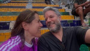 Malena Guinzburg Instagram - Un poquito nomás de este 2024!!!
Fui elegida para ir a conocer al papa con comediantes de todo el mundo.
Hice muchísima gira con #queridodiario con salas repletas… y cada tanto con salas no tan llenas (tomá ego, curtite!!) pero hermosas igual. 
Seguimos riéndonos con Las Chicas De La Culpa.
Fui a España con mi uni y la rompí (vuelvo en Febrero!!!)
Tuve pijamada con mis sobris.
Intenté saltar a la soga (fui influencer de soga un tiempito) pero abandoné 🤷🏻‍♀️
Viajé por todos lados. Y viajé con el amor de mi vida ❤️.
Y despedí a Chave que estuvo conmigo 21 años (en mi corazón va a estar toda la vida).
2025… acá te espero, vamos con todo carajo!!!!