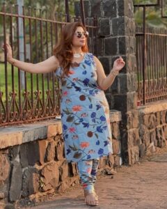 Actress Malini Kapoor HD Photos and Wallpapers January 2025