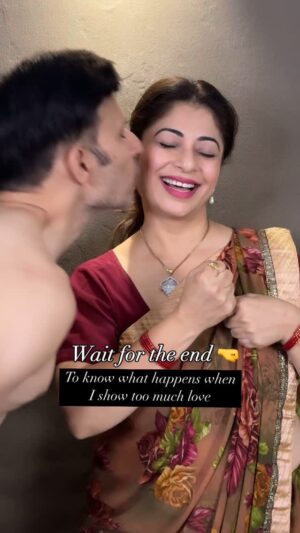 Malini Kapoor Instagram - Bus thoda he milega …
Trend vrend mai kuch nahi jaanta 😂🤜
.
.
Sach batana comment mein kin kin ke patiyon ne 
Happily ye #réel banai ??? Batao batao 
.
.
.
.
.
.
#trending #trendingnow #funny #couple #comedyvideos #comedyreels #viral #viralvideos #patipatni #reels