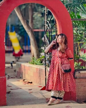 Malini Kapoor Instagram - 🦋 mood 

Wearing @bunaai ❤️
Sling @zoukonline 
.
.
.
.
#myfav #indianwear #indianfashion #mood #happy