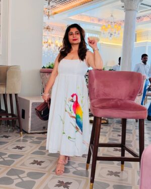 Malini Kapoor Instagram - Hello Friday 💃
.
.
.
Wearing @houseofmaithili 
At @blabberallday 
.
.
.
#instagood #instafashion #malinikapoor