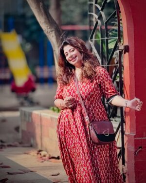 Malini Kapoor Instagram - 🦋 mood 

Wearing @bunaai ❤️
Sling @zoukonline 
.
.
.
.
#myfav #indianwear #indianfashion #mood #happy