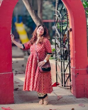 Malini Kapoor Instagram - 🦋 mood 

Wearing @bunaai ❤️
Sling @zoukonline 
.
.
.
.
#myfav #indianwear #indianfashion #mood #happy