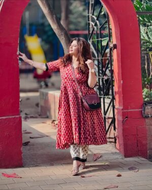 Malini Kapoor Instagram - 🦋 mood 

Wearing @bunaai ❤️
Sling @zoukonline 
.
.
.
.
#myfav #indianwear #indianfashion #mood #happy