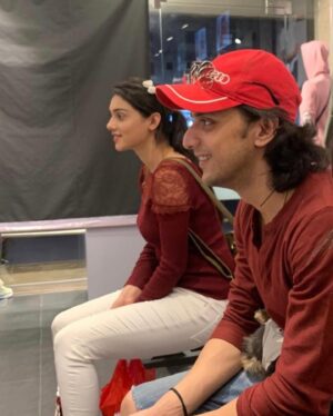 Mallika Singh Instagram - Look! Whose on the feed today! 😃
@kinshukvaidya54 This charming, adorable personality....
So Here I wish the happiest birthday to the amazing person I know, Thankyou for always being so wonderful, loving, caring❤️I wish you lots of good health and success in life🤗
I have kept on cherishing the best moments spent with you... and many more yet to come...✨
See you soonnn and Happiest vala Birthday to youuu Bhaiya 🎂✨🎊🎉