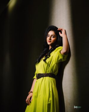 Mallika Singh Instagram - 💛
Hope!
Whose whisper would have given
balm to all our frenzied pain…🎼