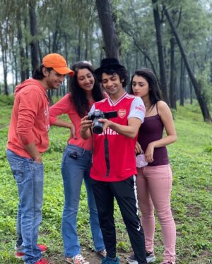 Mallika Singh Instagram - Look! Whose on the feed today! 😃
@kinshukvaidya54 This charming, adorable personality....
So Here I wish the happiest birthday to the amazing person I know, Thankyou for always being so wonderful, loving, caring❤️I wish you lots of good health and success in life🤗
I have kept on cherishing the best moments spent with you... and many more yet to come...✨
See you soonnn and Happiest vala Birthday to youuu Bhaiya 🎂✨🎊🎉