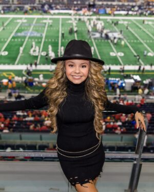 Mallory James Mahoney Instagram - Thank you @big12conference for hosting me with VIP experience at yesterday’s game! I had so much fun! 🏈💖🏈

Photos: @square8studio 
Style👗: @revolve 
Shoes👠: @pashionfootwear 
Hair: @collectivehairstudio_140 
Makeup💄: @makeupbymario @dibsbeauty @beautybio @houseoflashes