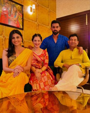 Malti Chahar Instagram - No festival without family..🤗🤗🤗 

#happydiwali