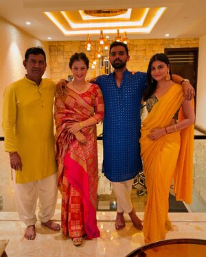 Malti Chahar Instagram - No festival without family..🤗🤗🤗 

#happydiwali