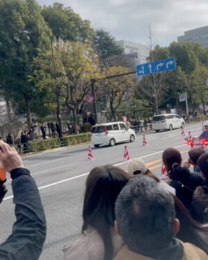 Manami Hashimoto Instagram - 増上寺に初詣行ってきました😊
昨年娘の安産祈願、お宮参りもしてもらったのでお礼参りも兼ねて(^^)
偶然にも増上寺についた瞬間、箱根駅伝の一位の青学の方が通るところですごくいいタイミングに遭遇しました🏃‍♀️家でもテレビはついてたけど増上寺の前を走るのは知らなかった😂
縁起良さげ💓
そしておみくじも大吉で😍幸先いいスタートです♪