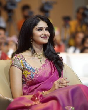 Manasa Varanasi Instagram - Pink pre release 🦩

Wearing @aindhribymahitha 
Jewelry @sheetalzaveribyvithaldas 
@styledbysashi 
@the_rz_swag 

#prerelease #devakinandanavasudeva