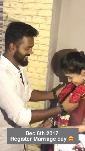 Manimegalai Instagram - Wedding Anniversary 🥰💛
I Love You @mehussain_7 🫶

#HussainManimegalai #weddinganniversary #transformation