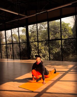 Manisha Koirala Instagram - 🌟 Don’t Skip the Stretch! 🌟

Stretching after your workout helps:
✅ Reduce soreness
✅ Improve flexibility
✅ Prevent injuries
✅ Boost recovery

Take 5 minutes to stretch—it’s the final step to crushing your fitness goals! 💪✨

What’s your favorite stretch? Share below! 👇

#PostWorkoutStretch #GymRecovery
@rushfitness.np  @seiji_inoue_