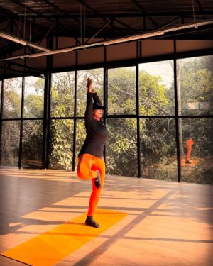 Manisha Koirala Instagram - 🌟 Don’t Skip the Stretch! 🌟

Stretching after your workout helps:
✅ Reduce soreness
✅ Improve flexibility
✅ Prevent injuries
✅ Boost recovery

Take 5 minutes to stretch—it’s the final step to crushing your fitness goals! 💪✨

What’s your favorite stretch? Share below! 👇

#PostWorkoutStretch #GymRecovery
@rushfitness.np  @seiji_inoue_
