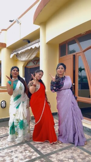 Manjula Paritala Instagram - Kissik ⚡️❤️

.
.
.
.
.
#newpost #newreels #trending #trendingnow #kissik #pushpa2 #alluarjun #rashmikamandanna #seetheramudikatnam #zeetelugu #behindthescenes #love #sisters #kannada #telugu #malayalam #hindi #tamil