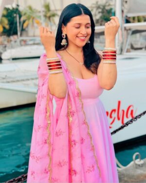 Mannara Instagram - Sharing a few stills from the final shot! Rarely do music videos offer such a scope to perform as an actor, and Tera Kasoor is truly special for that. Thank you to the wonderful team and @tseries.official for the love, support, and this beautiful opportunity!
And to my ‘Tribe’ for showering me with love n complimenting my craft