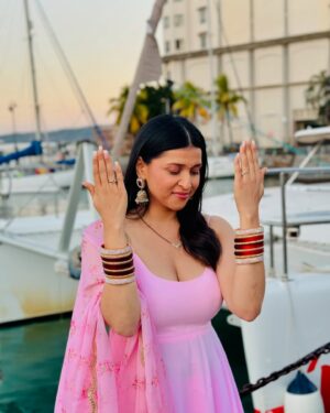 Mannara Instagram - Sharing a few stills from the final shot! Rarely do music videos offer such a scope to perform as an actor, and Tera Kasoor is truly special for that. Thank you to the wonderful team and @tseries.official for the love, support, and this beautiful opportunity!
And to my ‘Tribe’ for showering me with love n complimenting my craft