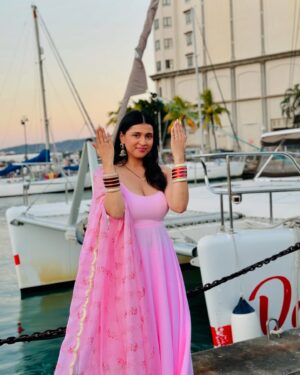 Mannara Instagram - Sharing a few stills from the final shot! Rarely do music videos offer such a scope to perform as an actor, and Tera Kasoor is truly special for that. Thank you to the wonderful team and @tseries.official for the love, support, and this beautiful opportunity!
And to my ‘Tribe’ for showering me with love n complimenting my craft
