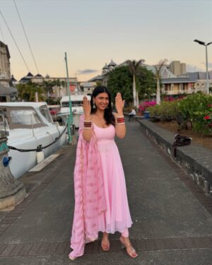 Mannara Instagram - Sharing a few stills from the final shot! Rarely do music videos offer such a scope to perform as an actor, and Tera Kasoor is truly special for that. Thank you to the wonderful team and @tseries.official for the love, support, and this beautiful opportunity!
And to my ‘Tribe’ for showering me with love n complimenting my craft