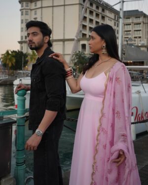 Mannara Instagram - Sharing a few stills from the final shot! Rarely do music videos offer such a scope to perform as an actor, and Tera Kasoor is truly special for that. Thank you to the wonderful team and @tseries.official for the love, support, and this beautiful opportunity!
And to my ‘Tribe’ for showering me with love n complimenting my craft