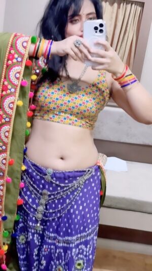 Manvi Chugh Instagram - 🙈🌺❤️🌹😘🥰