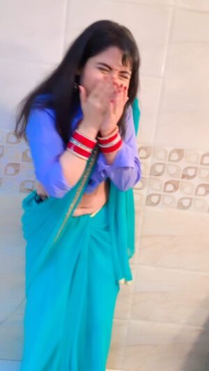 Manvi Chugh Instagram - Just for fun 🙈 when stylist took my blouse for fitting😜😁