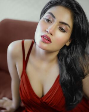 Manvi Chugh Instagram - Happy Valentine’s Day My Lovers ❤️🌹Love You Infinity ❤️❤️❤️