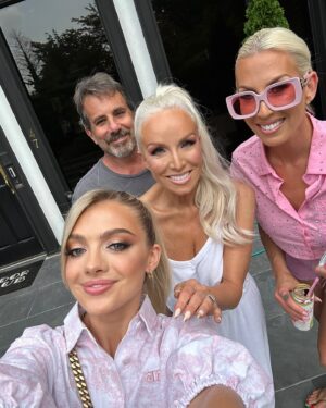 Margaret Josephs Instagram - Happiest  Birthday to my Lexi! You are an angel on this earth, brilliant, beautiful , funny, talented a wonderful mother , friend , daughter , sister (to me ) , wife, nurturer to all . It makes perfect sense you were born on Christmas Day because you are a gift to all!!
I love you more than words can ever say 🎉🎂🎄🎁👑❤️#happybirthday #merrychristmas