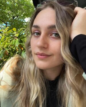 Maria Ryaboshapka Instagram - Hello, my dear friends,
It’s been a long time. First, I want to wish you and your families a beautiful and Happy Diwali! I hope you are having a wonderful celebration full of warmth and light 🌱💛
And from Europe, Happy Halloween! 👻 
Thanks for being here : )