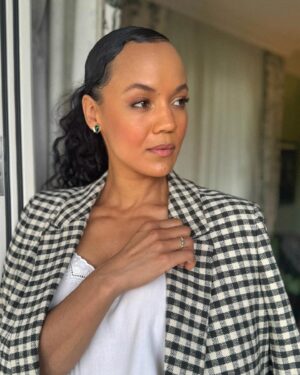 Maria Sten Instagram - Brazil press day @reacherprimevideo 🇧🇷

dressed in @sezane 
hair   makeup by @raulmelomake
pics by @allieveneris