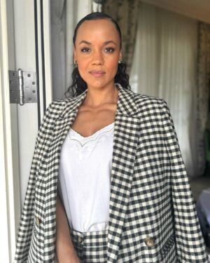 Maria Sten Instagram - Brazil press day @reacherprimevideo 🇧🇷

dressed in @sezane 
hair   makeup by @raulmelomake
pics by @allieveneris