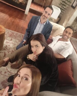 Mariana Loyola Instagram - Y se acabó!
Qué gozadera fue hacer #SecretosDeFamilia ❤️‍🔥
Puro fuego y pasión.
Gracias a la producción completa, al tremendo equipo técnico, a mis amigas de maquipelo y vestuario 🫶🏼 y por supuesto a mis compañeras y compañeros actores con quiénes fue un gran placer trabajar.
Tuve la enorme suerte de interpretar a Raquel Cruchaga (soa Reichel 🥹♥️) 
Personaje delicioso y complejo, gracias  Cata, gracias guionistas por escribirla.
Me llevo a esta teleserie como uno de mis entrañables y hermosos recuerdos (que realizamos en plena pandemia por lo demás) al fondo de mi ♥️

@canal13cl @amazonprime 
@danielaramirezactriz @katynaactriz @franciscoreyesmor @alvaro_rudolphy_oficial @pedrofontaine_ @alvarogomezactor @nico_saavedra @rowalkii @elisazulue @josesinhia @floberner @celine_reymond_ @matias.oz @eviirodriguez @cataolcay