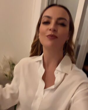 Mariana Torres Instagram - El mejor regalo ✨
celebrar rodeada de quienes amo ❤️

Gracias @laduree.mexico por endulzar mi cumpleaños con esta belleza de Ispahan 😍

Gracias a todos por sus mensajes , buenos deseos y palabras de amor que recibí 💓