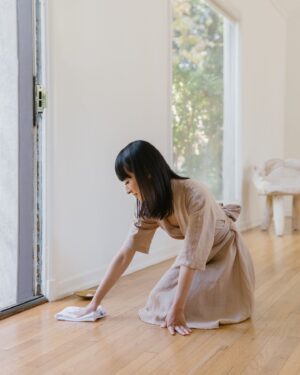 Marie Kondo Instagram - Before the new year, I always make sure to do a thorough, deep clean of my home called “oosouji(大掃除)” to welcome new energy in! Each family member has their own role in tidying up, and because we work together, we not only can tidy up quickly, but we also have so much fun! Do you all tidy up your home before the new year?✨

#newyears #tidying