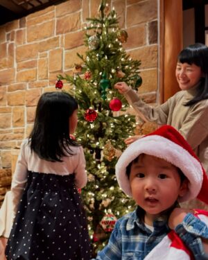 Marie Kondo Instagram - Happy Holidays everyone! Decorating the Christmas tree with ornaments together as a family brought me so much joy! My son had so much fun wearing a santa hat and carrying around a santa sack🎅✨️We wish you all a holiday of joy surrounded by those you love!

#happyholidays