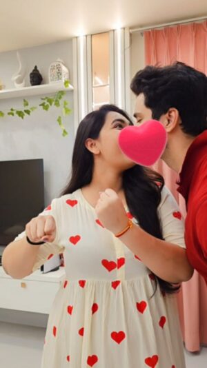 Marina Abraham Instagram - Always By her Side 🥰 
Keeping up with the trend, but with our own flair! 💫

#couplegoals #trendingnow #creatingmemories #trendingreels #couplereels #trendingaudio