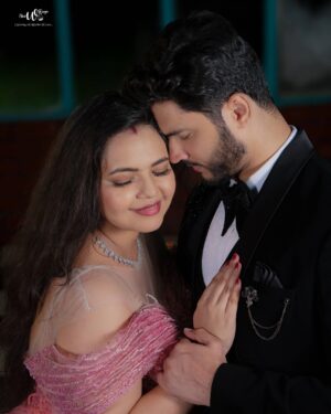 Marina Abraham Instagram - Every heartbeat tells a story ♥️🥰

📸 For Bookings & Enquiries Contact 👇
☎️  𝟗𝟏 𝟖𝟗𝟏𝟗𝟎𝟓𝟏𝟔𝟓𝟔
 👉 𝐓𝐡𝐞 𝐖𝐞𝐝𝐝𝐢𝐧𝐠 𝐑𝐚𝐚𝐠𝐚..!!

Outfit: @vedas_couture 
Location: @thefotogarage 

#couplegoals #creatingmemories #trending #photography #couplephotoshoot #trendingnow #coupleposes