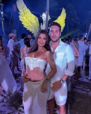 Marina Ferrari Instagram - Feliz ano novo galerinhaaaaa 😻🫶🏽